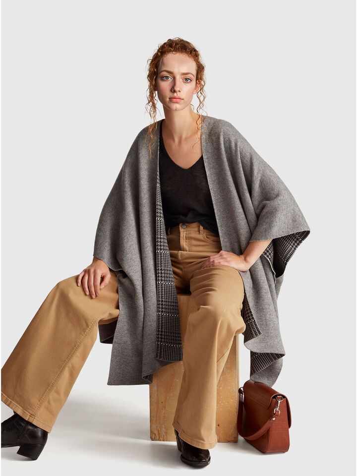 CAPE Mujer image number 3